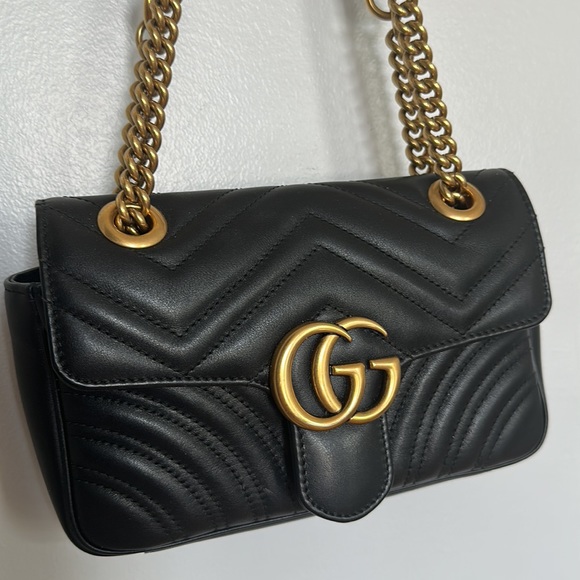 GG Marmont Mini Shoulder Bag - Picture 2 of 8